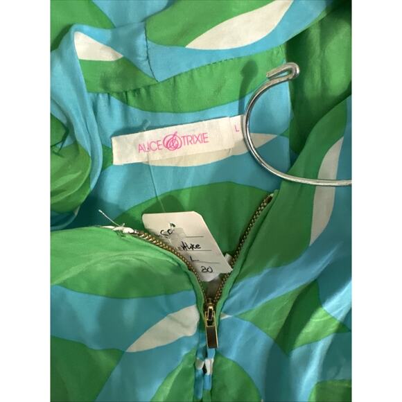 Alice And Trixie Silk Geometric Print Blouse Size L - Picture 8 of 8